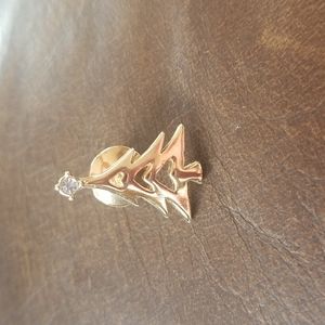 Avon Christmas tree brooch